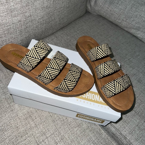 NWT sandals - Picture 1 of 4